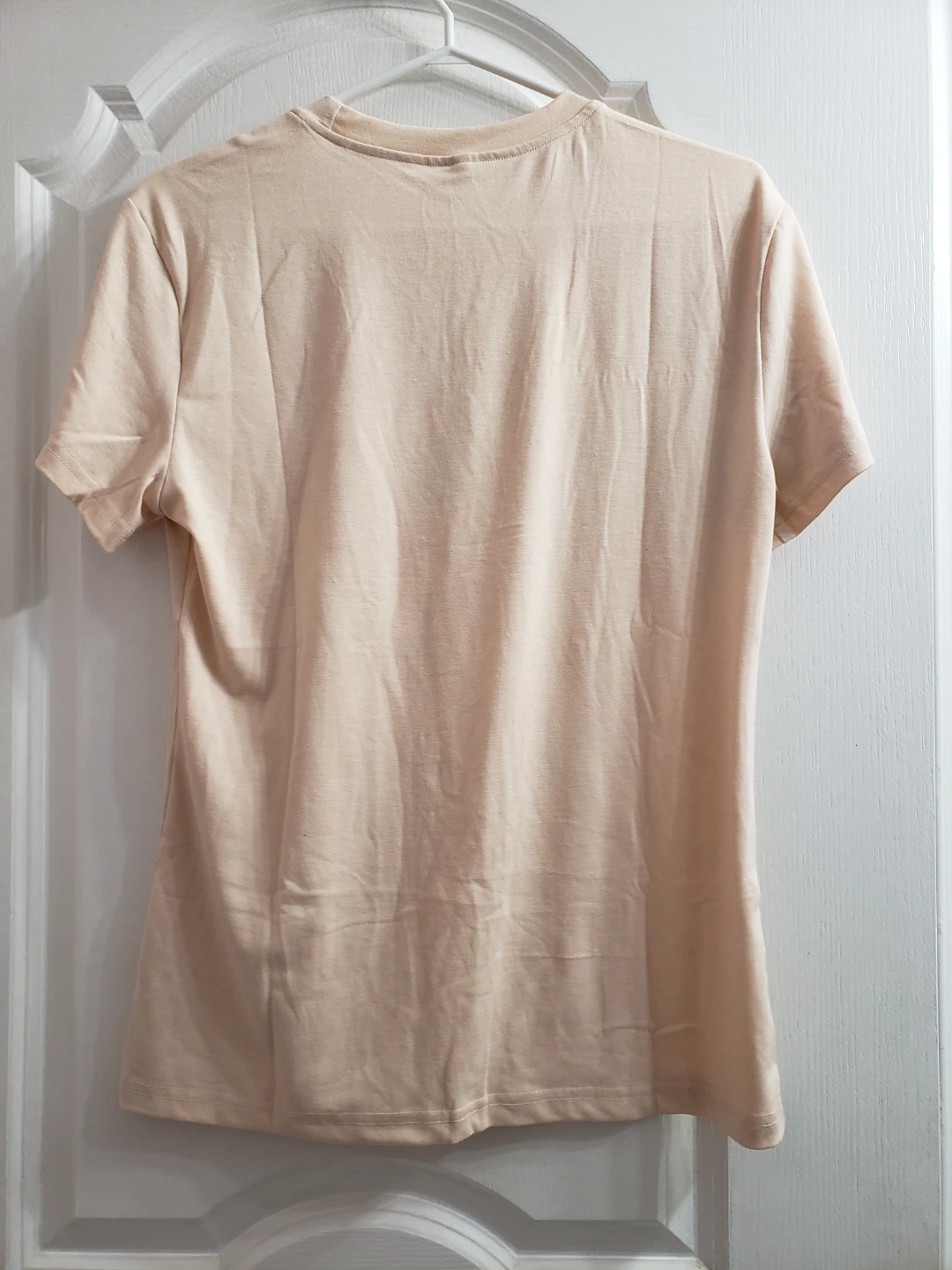 Brandnew T-Shirt for women.Size Small but can fit up to medium - photo 2