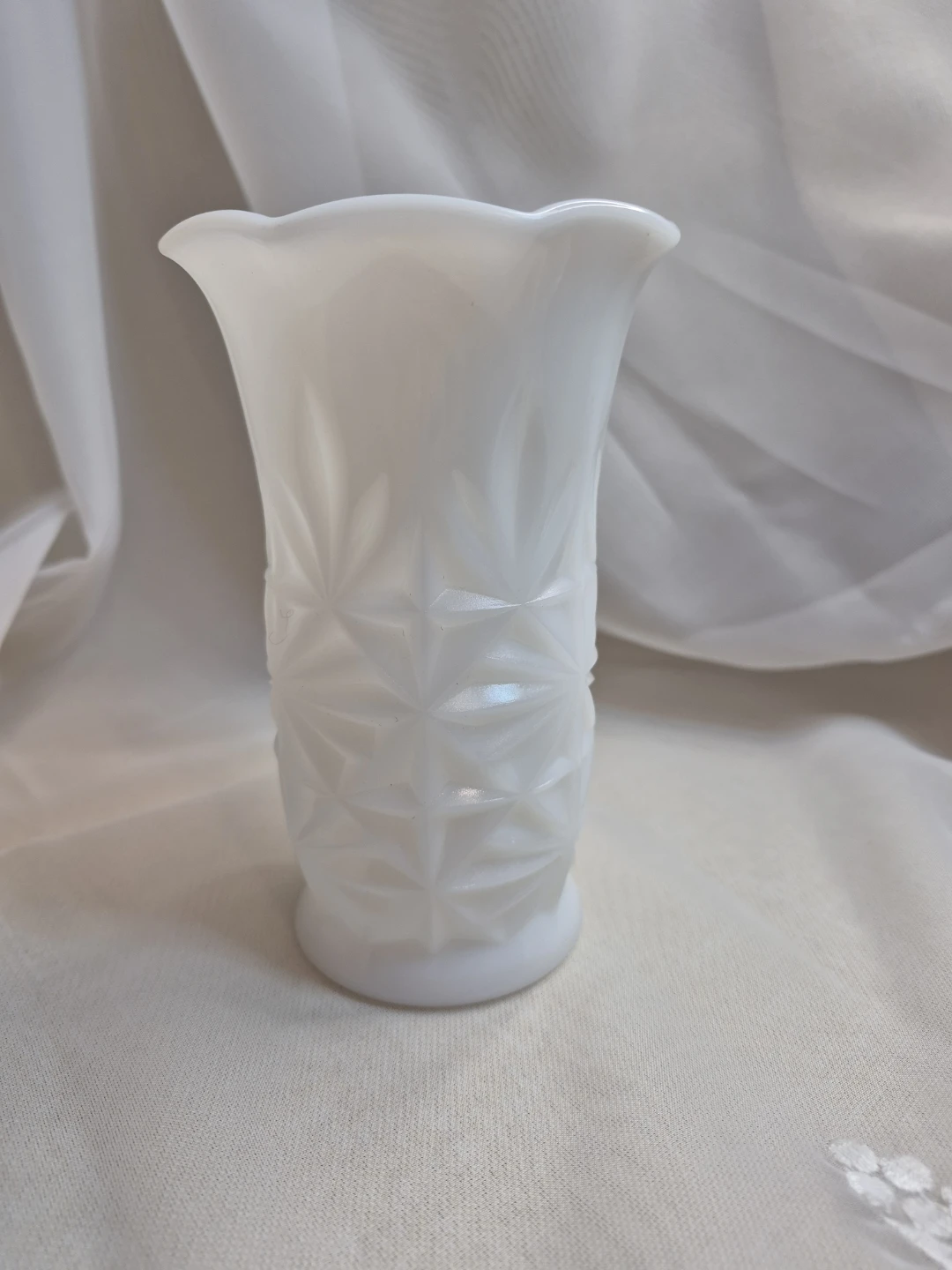 Beautiful Vintage Hazel Atlas White Milk Glass Vase