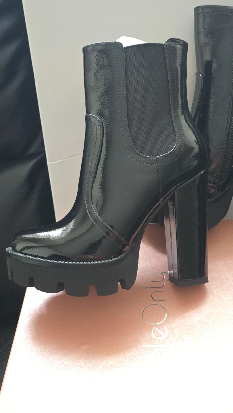 Brand new Women's High Glossy Black Chunky Boots - photo 2