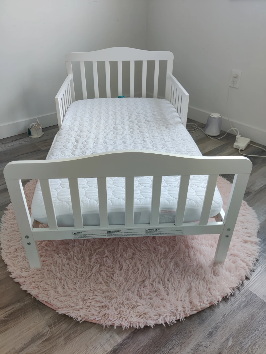 White Toddler Bed with Mattress & Mattress protector - photo 4