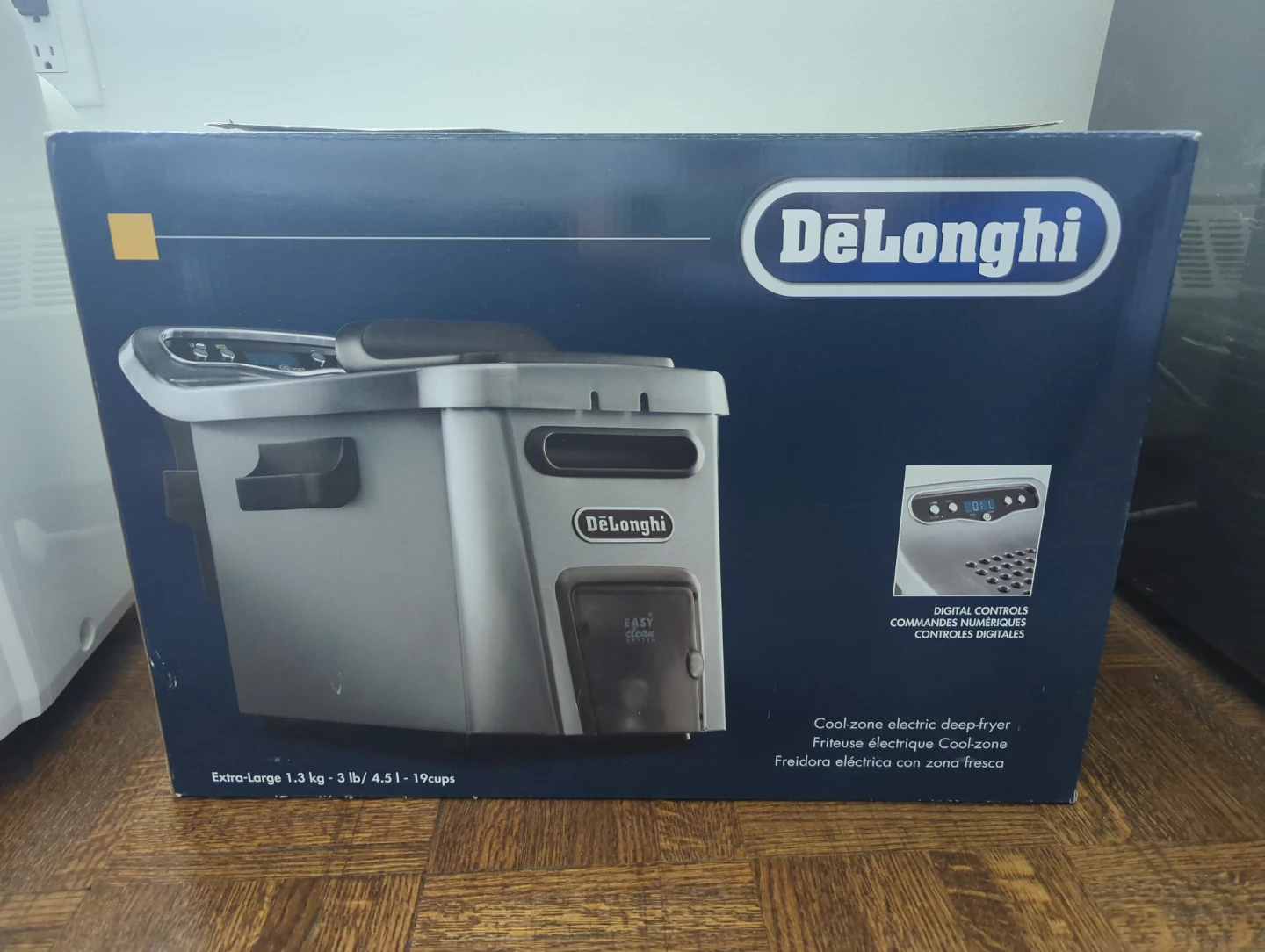 DeLonghi Extra-Large Cool-Zone Electric Deep-Fryer