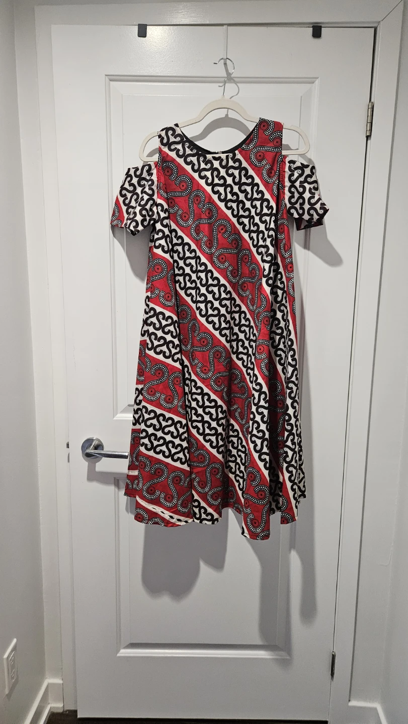 NEW Beautiful print Cold Shoulder Dress, Size 12 M - L - photo 3