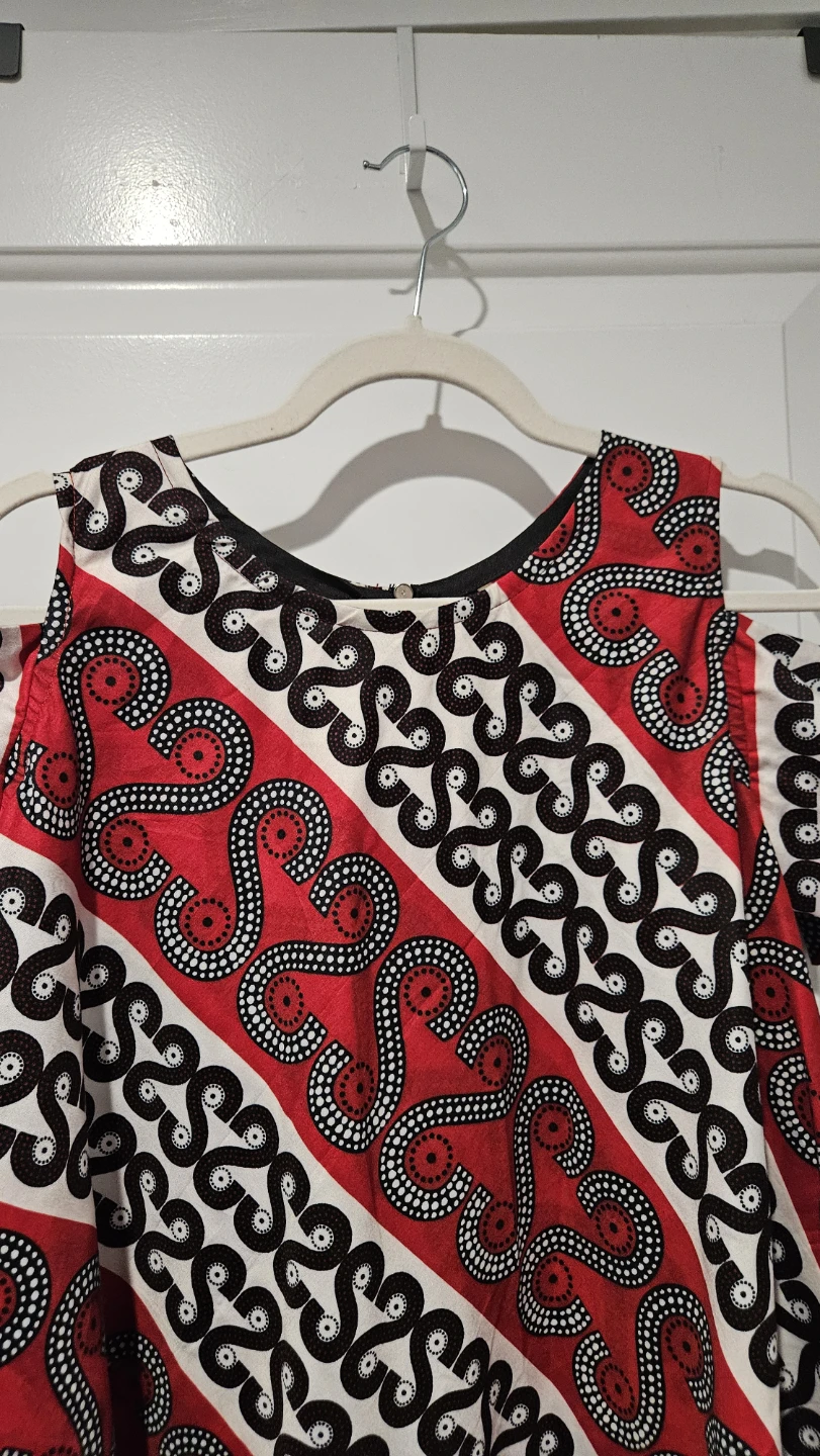 NEW Beautiful print Cold Shoulder Dress, Size 12 M - L - photo 5