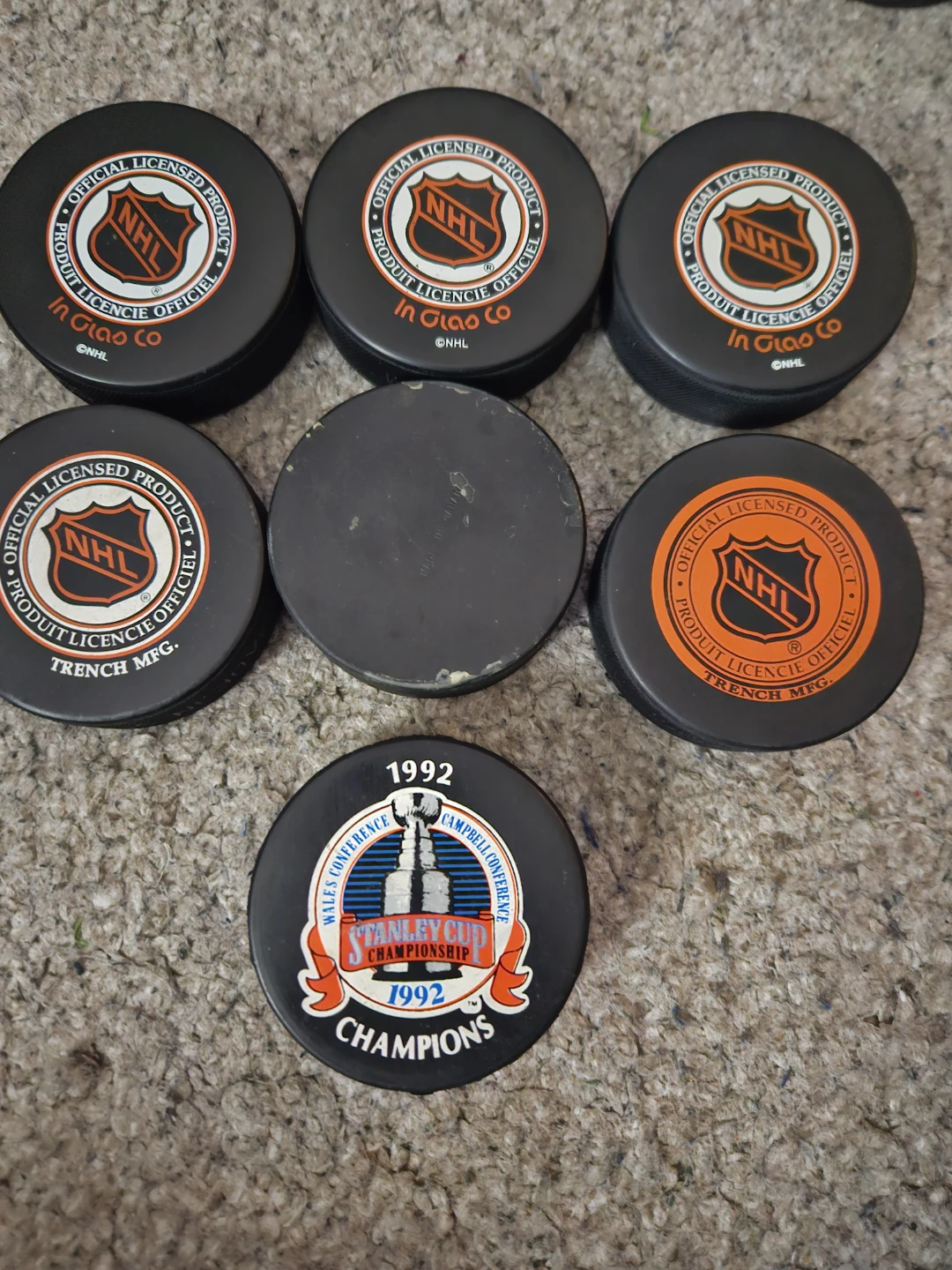 NHL Hockey Pucks - photo 2