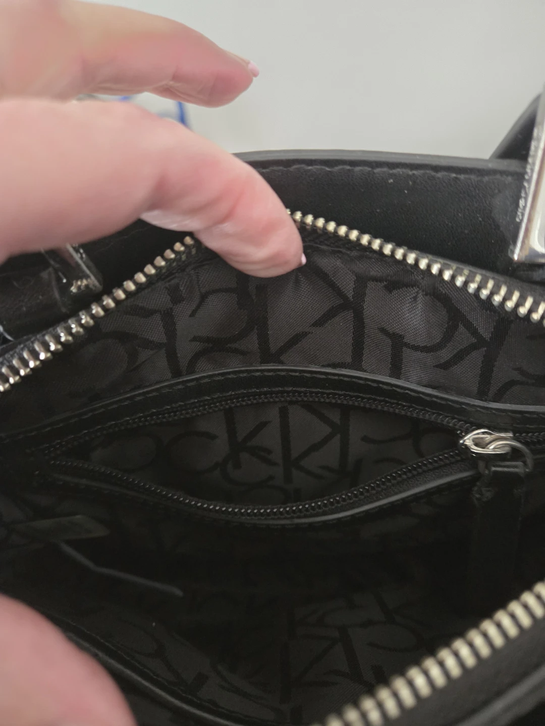 Calvin Klein Black Signature Logo Crossbody Bag - photo 4