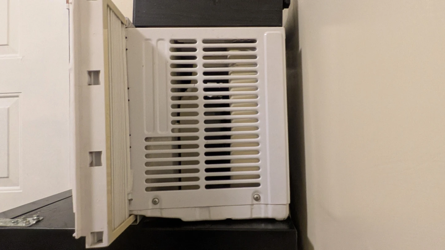 Midea Window Air Conditioner - photo 3