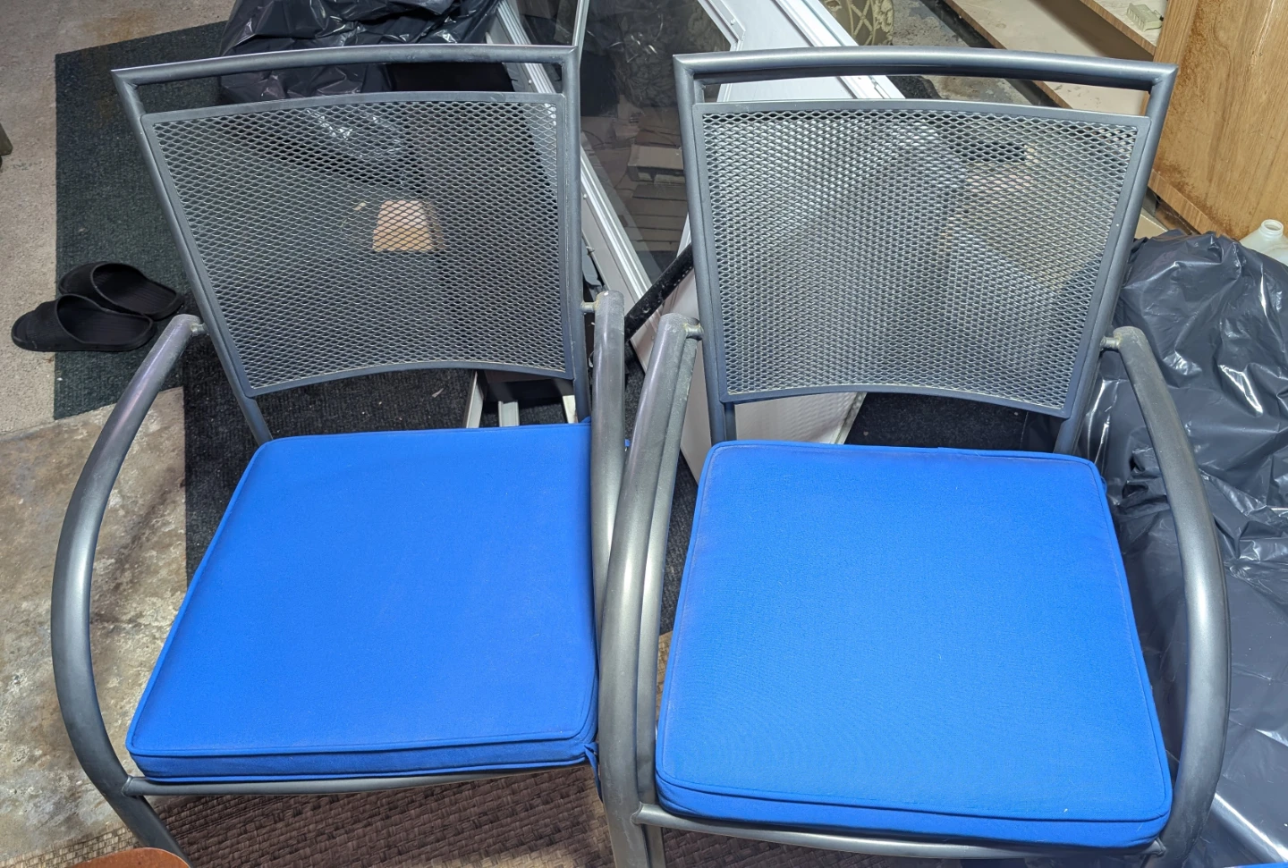 Outdoor Chairs & Side Tables - photo 2