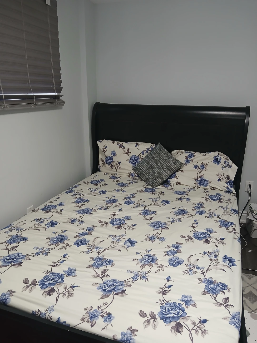 Queen Bed Frame with mattress - photo 3