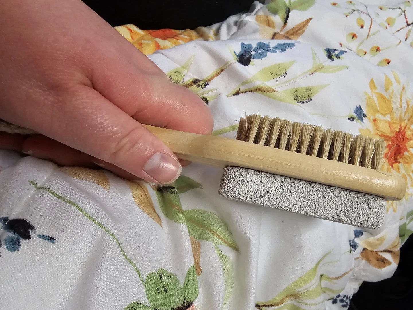 Wooden Handle Foot Brush with Pumice Stone - photo 2