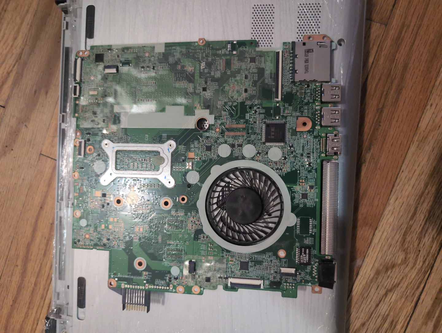 HP Laptop Motherboard Y11A PEMKU008J7Q3Q1 - photo 3