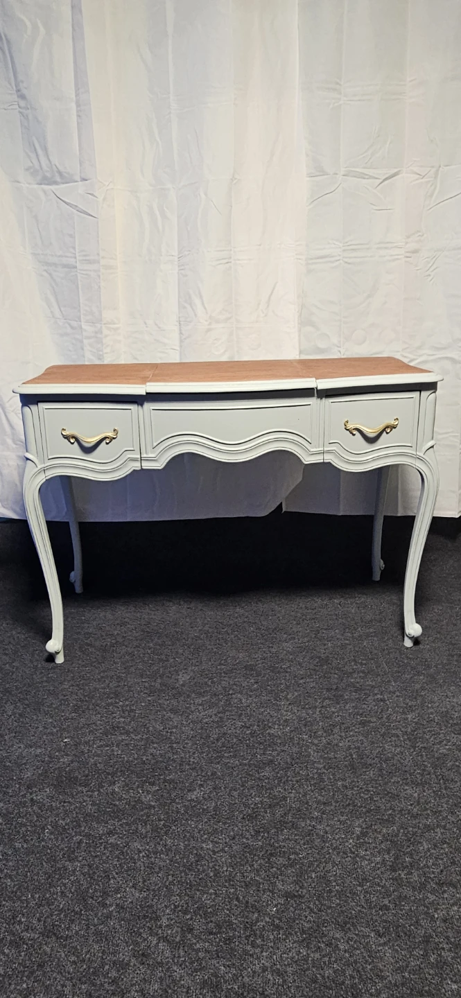 Vintage Style Vanity Table with Mirror and Drawers