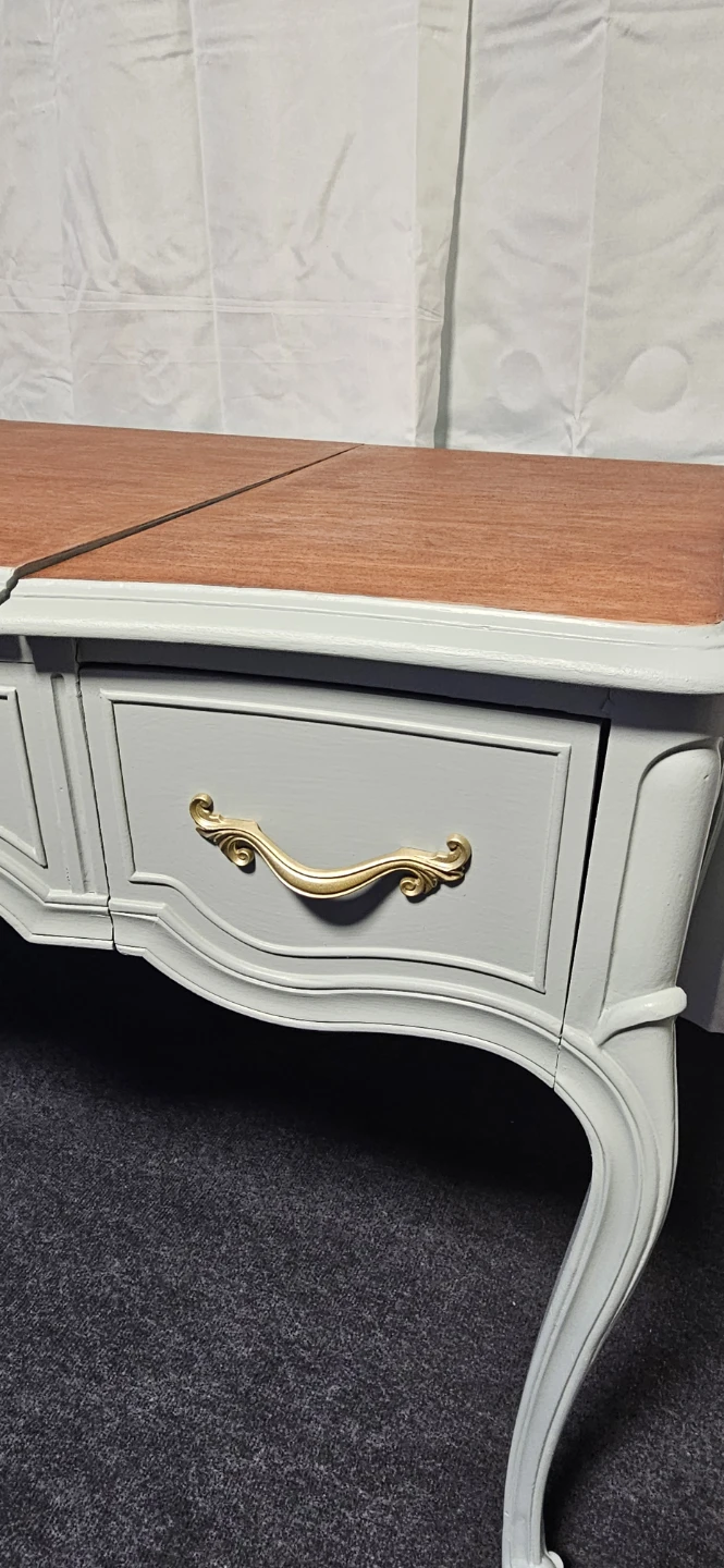 Vintage Style Vanity Table with Mirror and Drawers - photo 2