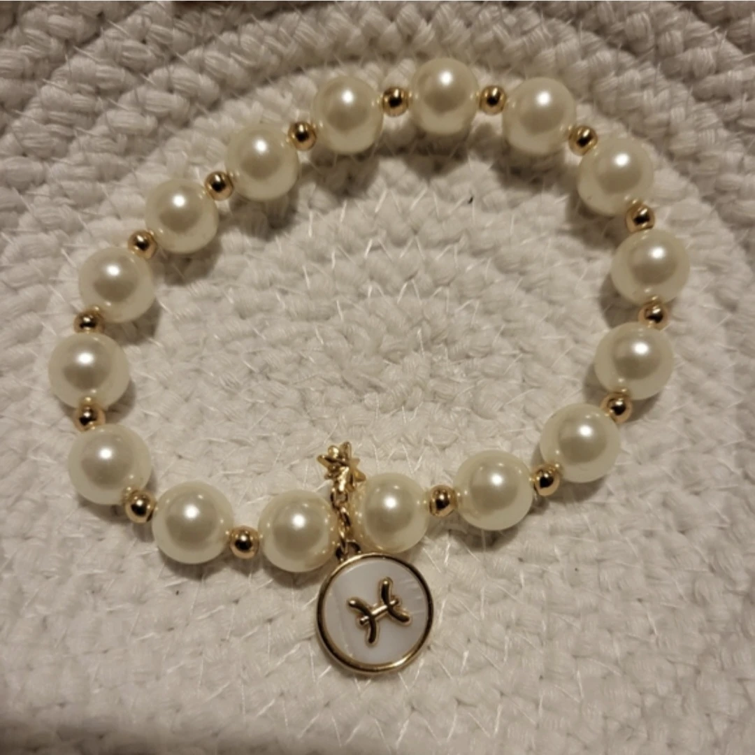 Pretty Pearly Zodiac Pearl Stretch Bracelet- Pisces