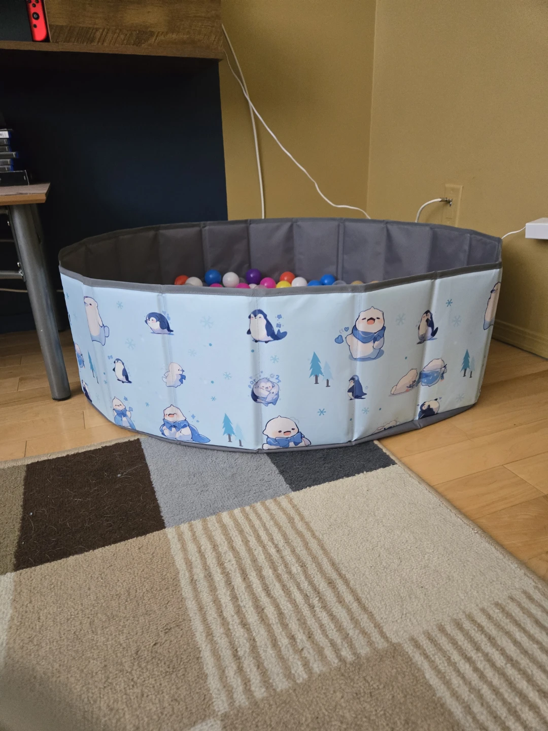 Collapsible Ball Pit with Balls
