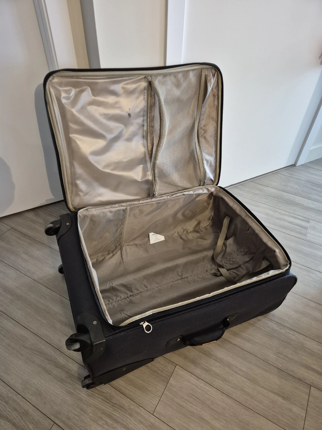 Large Samsonite Rolling Suitcase 🧡 - photo 3