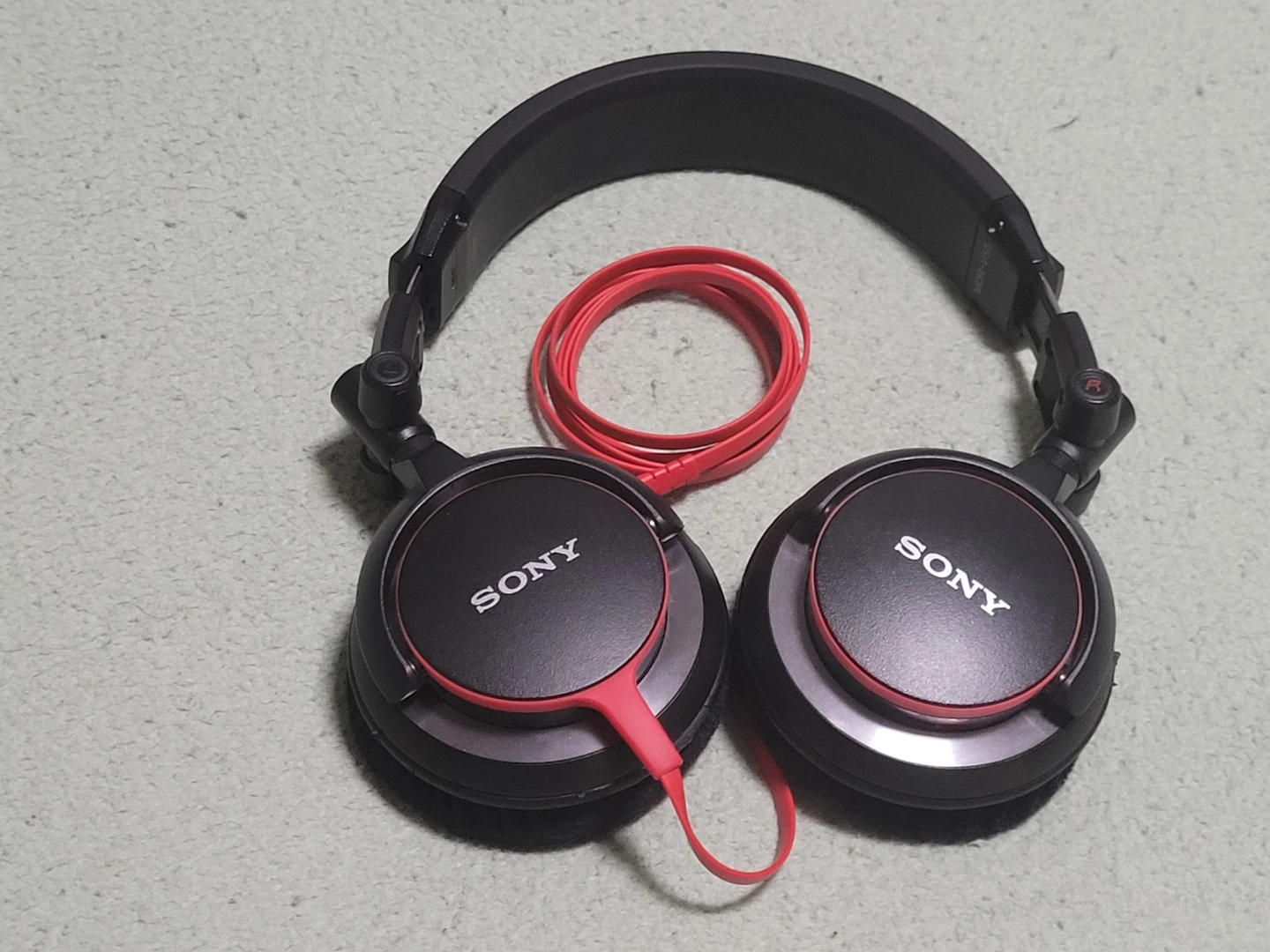 Sony Over-Ear Headphones - photo 2