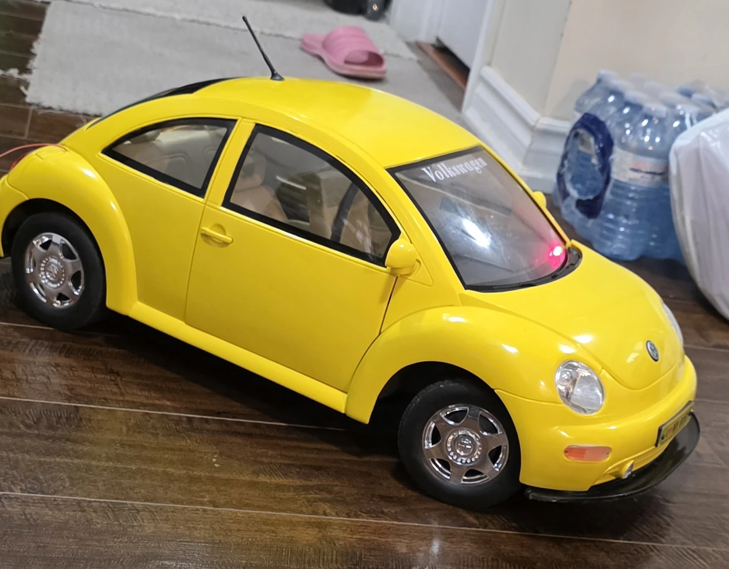 Yellow Volkswagen Beetle Remote Control Car - photo 3