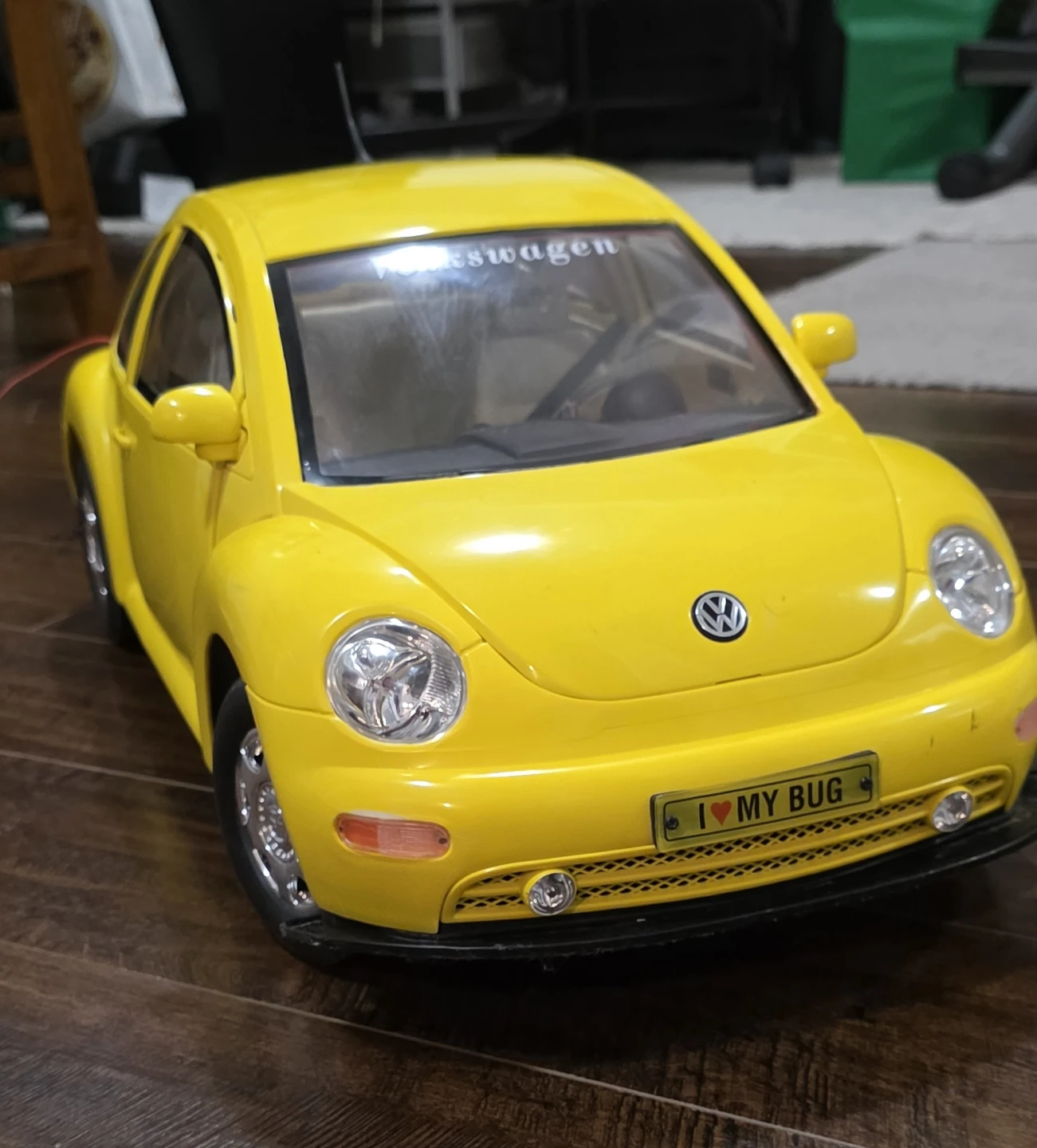 Yellow Volkswagen Beetle Remote Control Car - photo 5