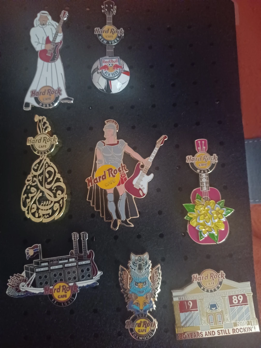 Hard Rock Cafe Collectible Enamel Pins Lot - photo 4