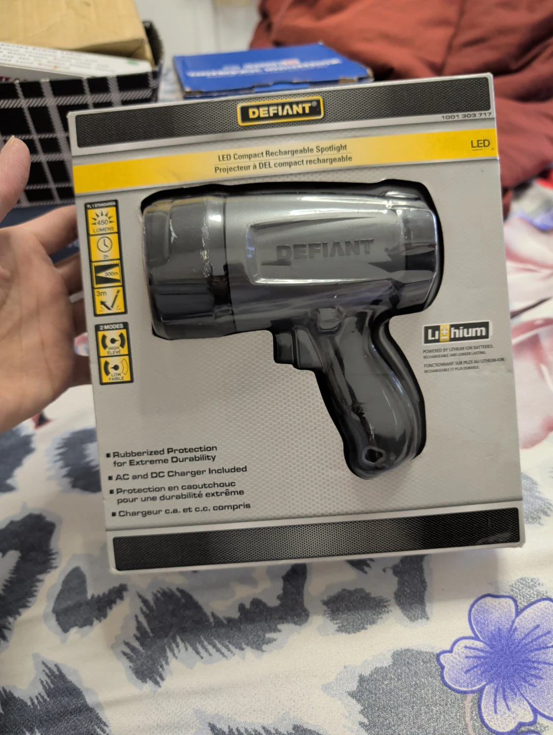 Defiant LED Compact Rechargeable Spotlight - photo 2