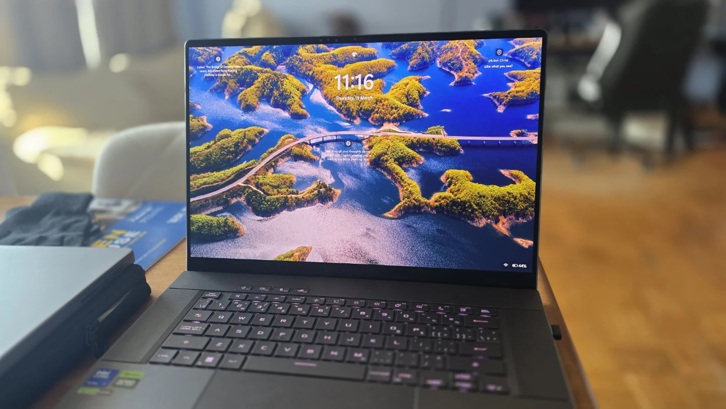 ASUS ROG Zephyrus G16" Laptop OLED