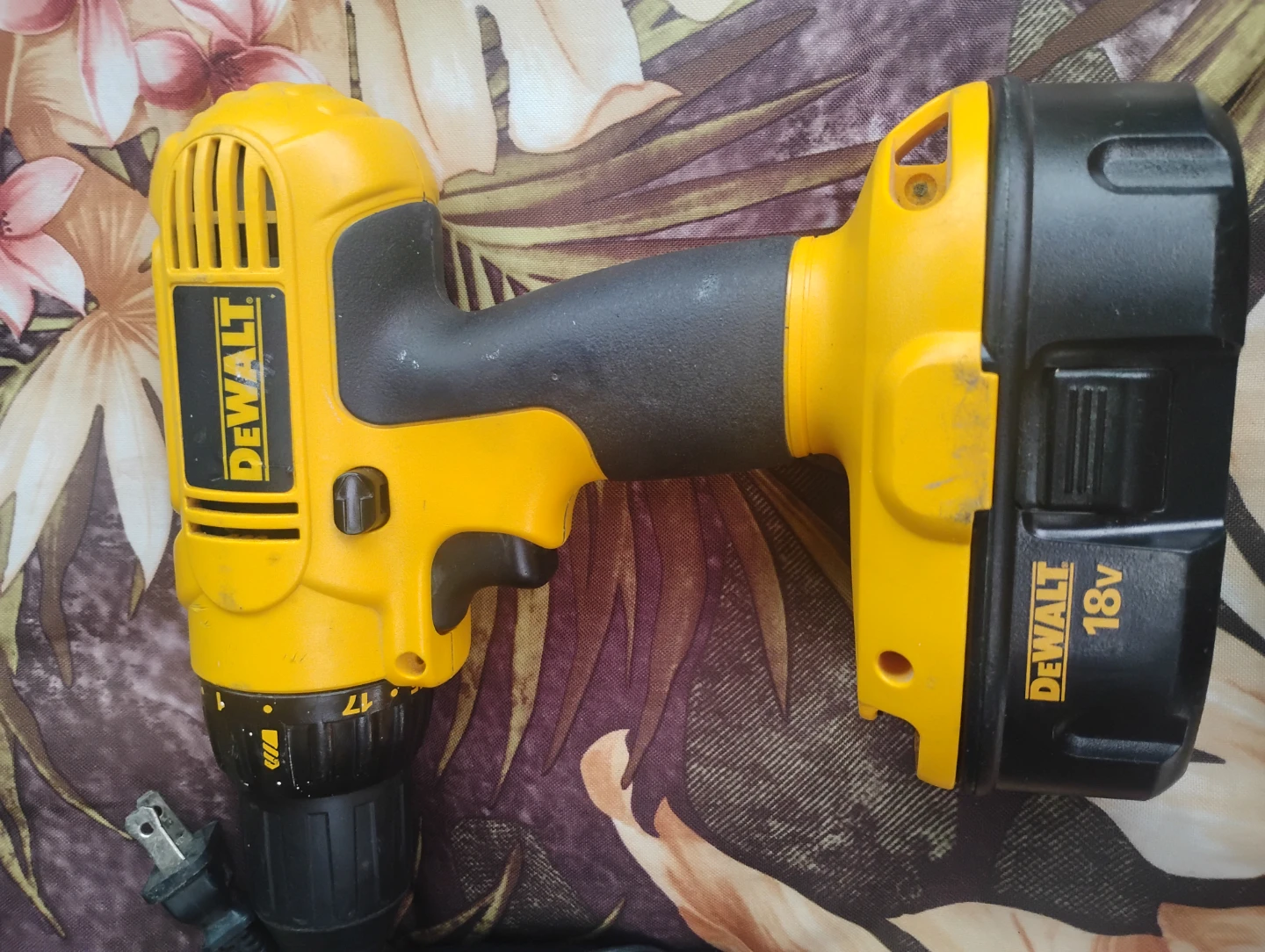 DeWalt drill - photo 2