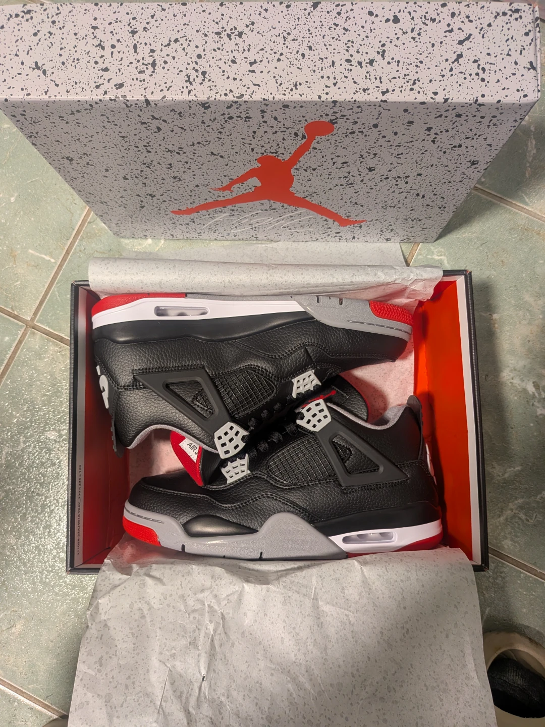 Nike Air Jordan 4 Bred - photo 2