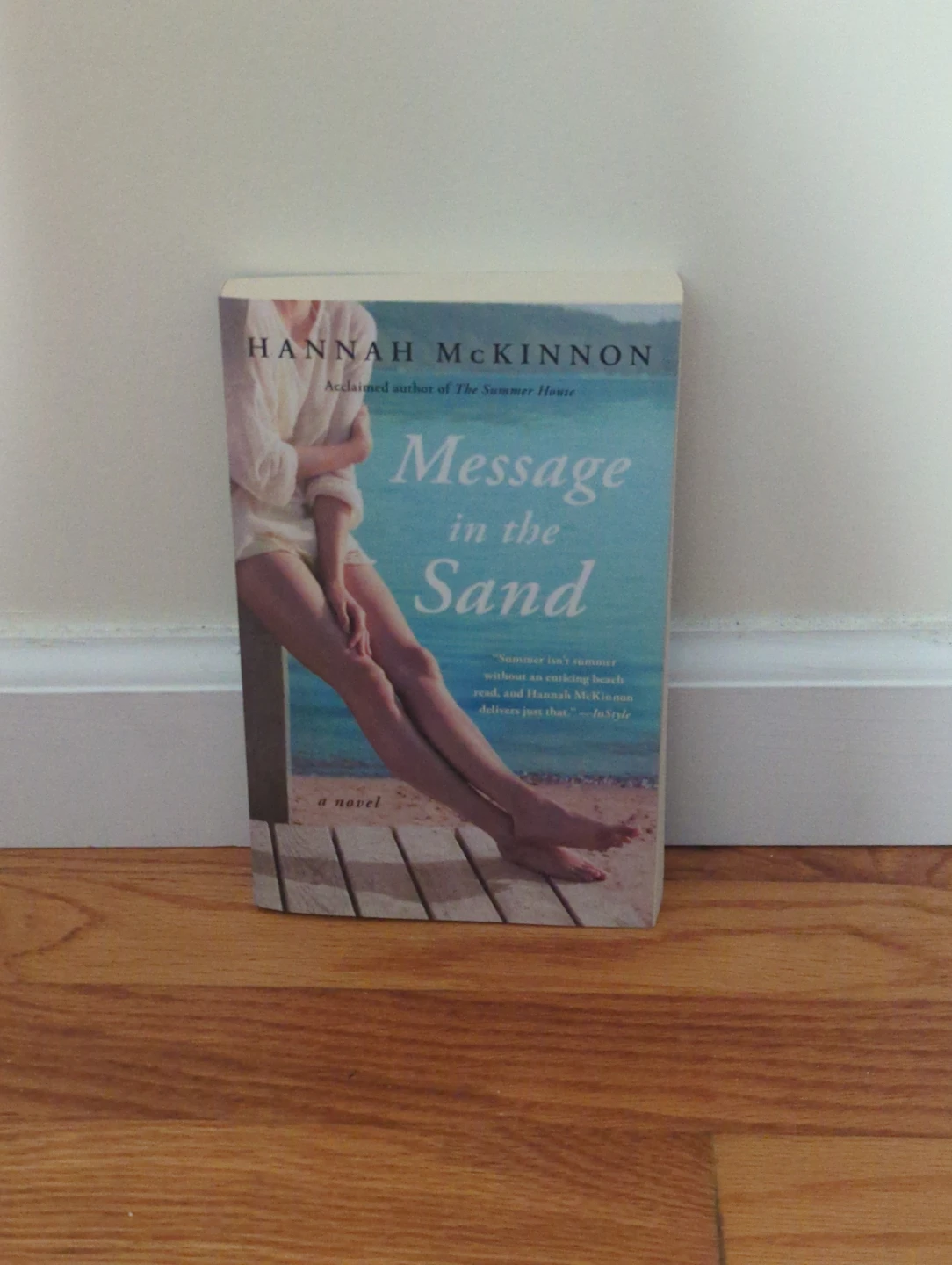 Message in the Sand by Hannah McKinnon (paperback)