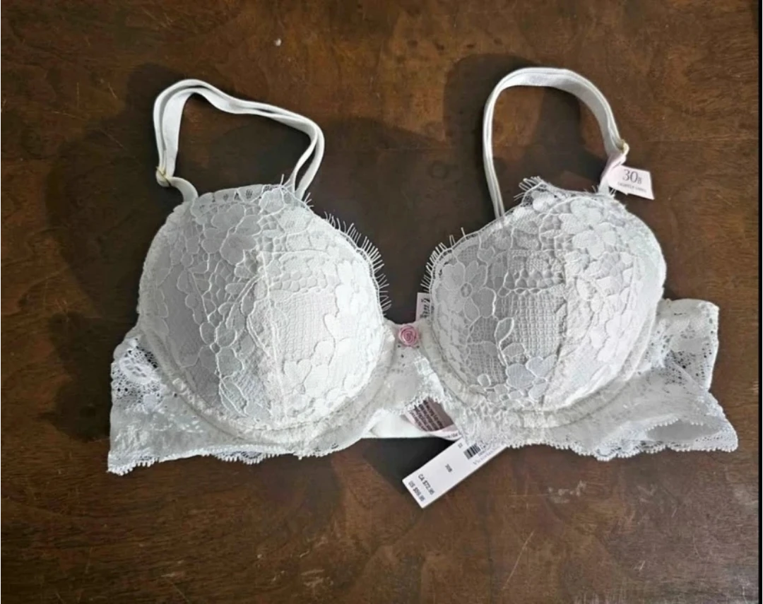 Victoria's Secret White Lace Bra 30B