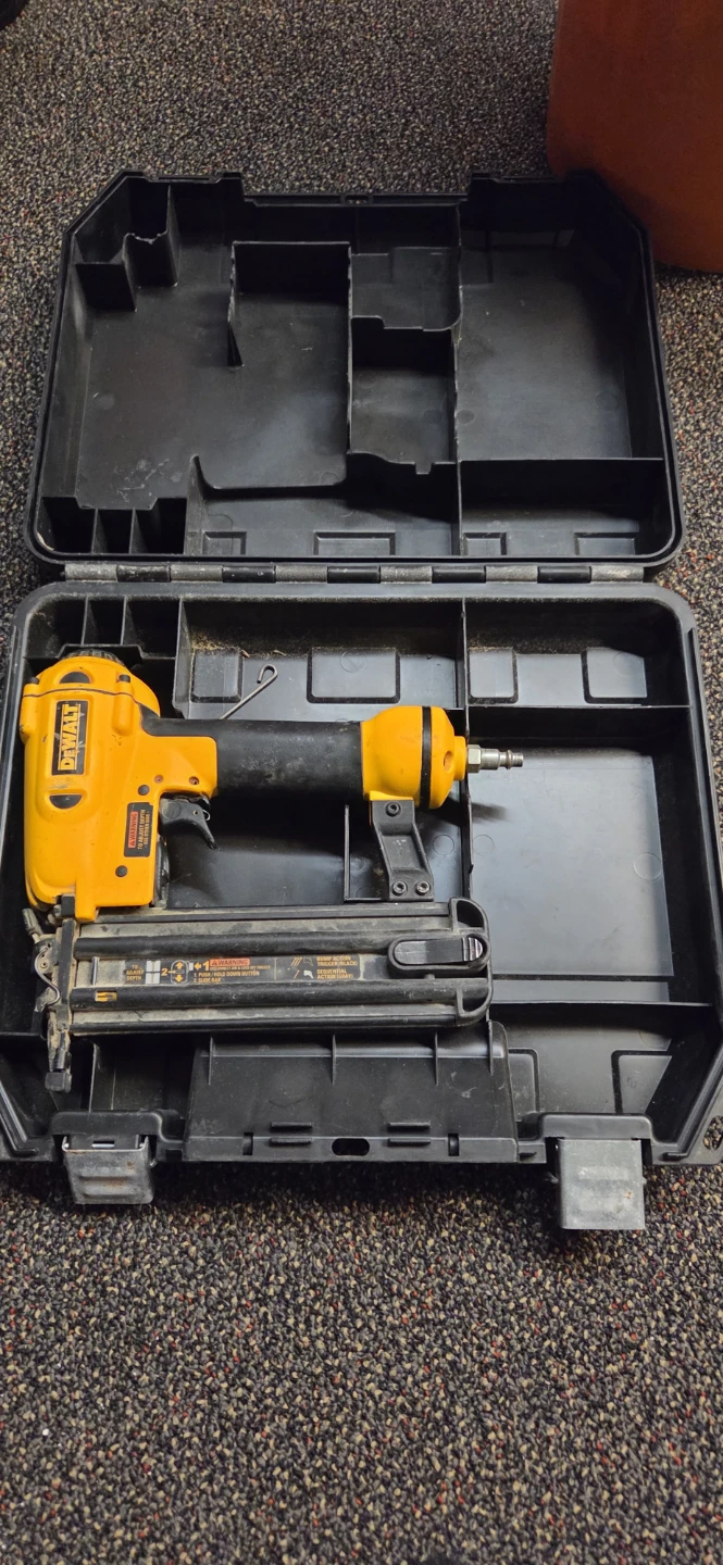 DEWALT D51238 18 Gauge Brad Nailer - photo 2