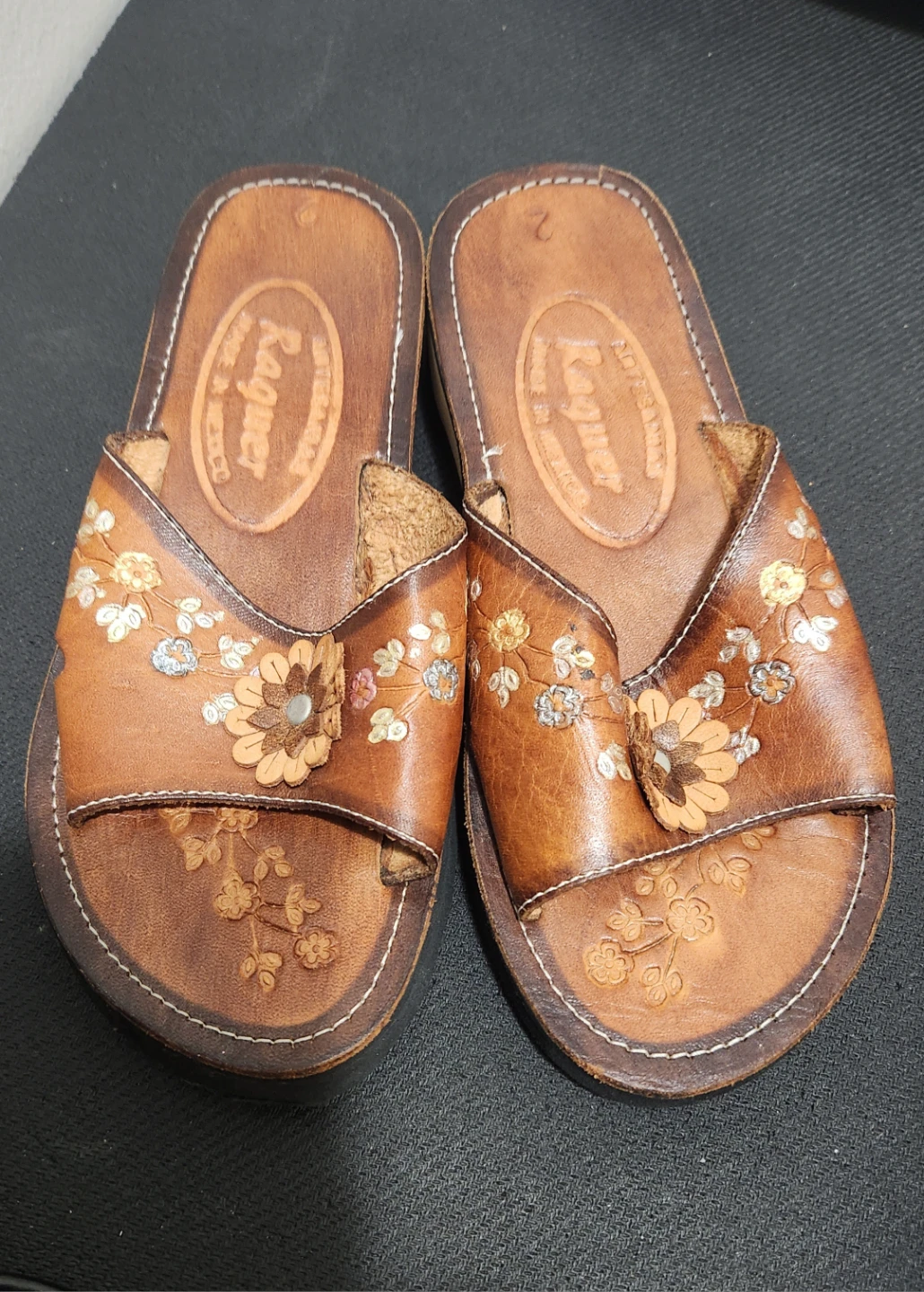 Raquer Women's Leather Floral Slides Size 2