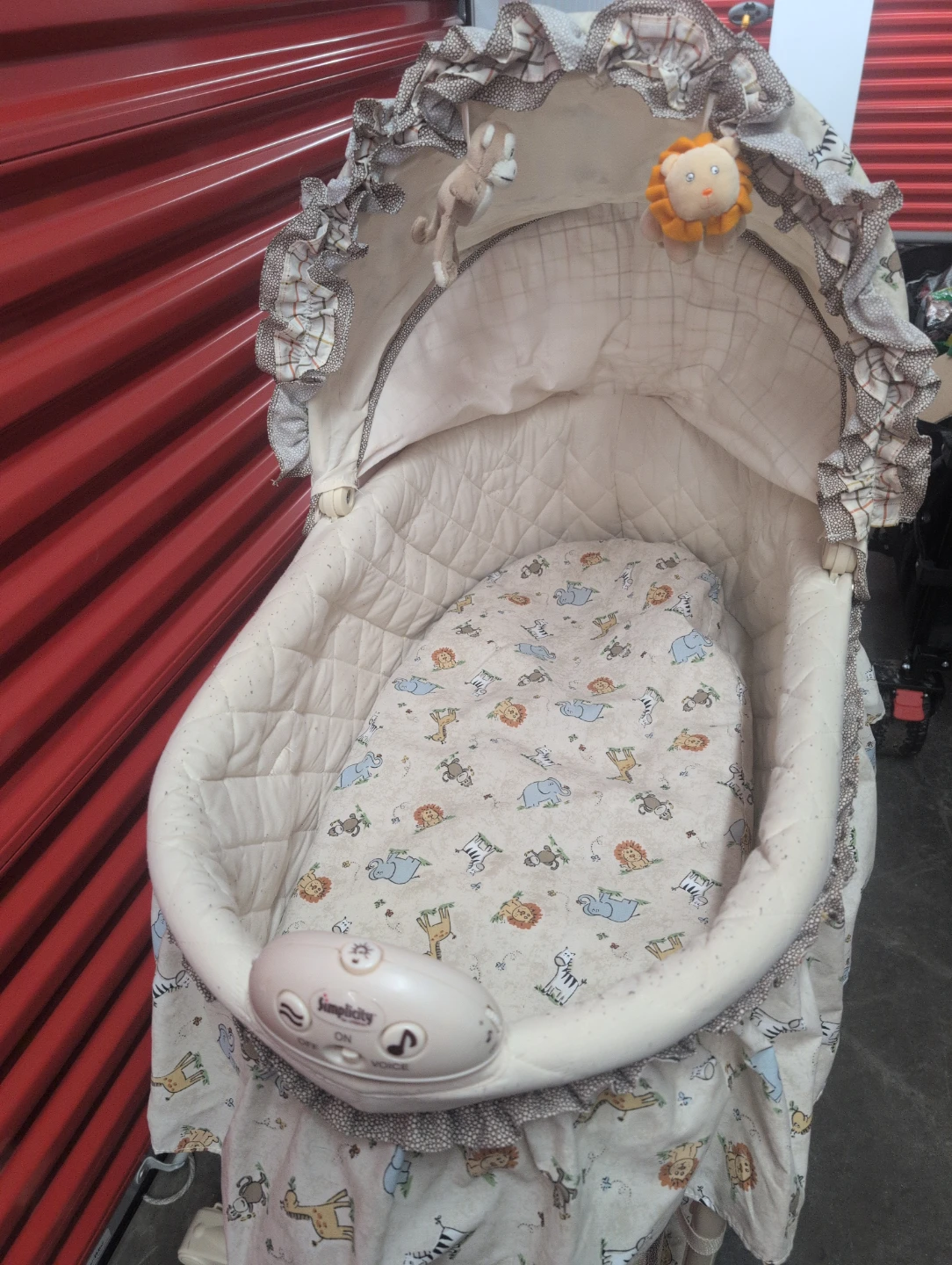 Baby Bassinet with Canopy and Mobile - photo 2