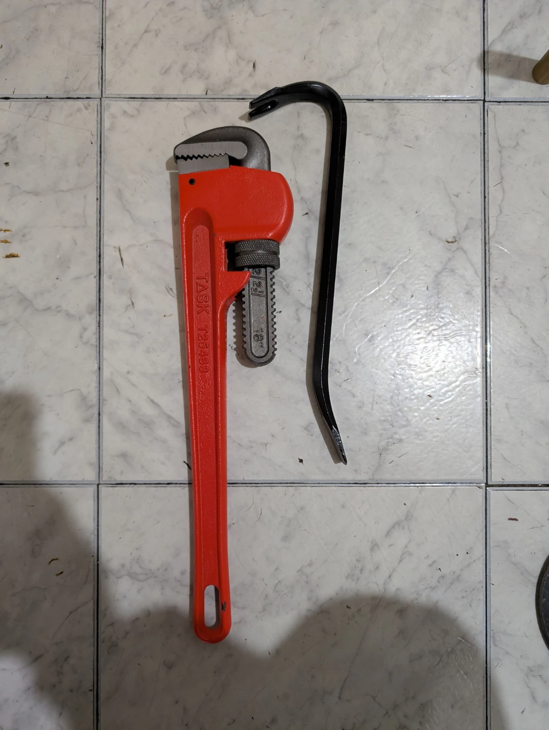 TASK Pipe Wrench and Pry Bar Set