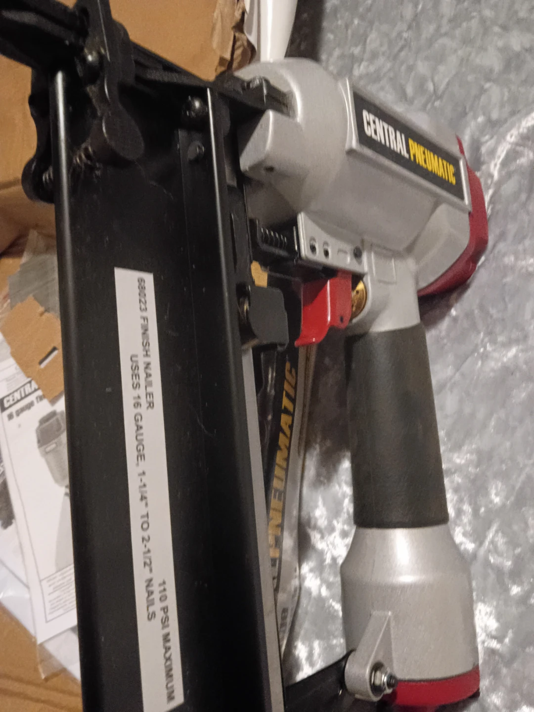 Central Pneumatic 16 Gauge Finish Nailer