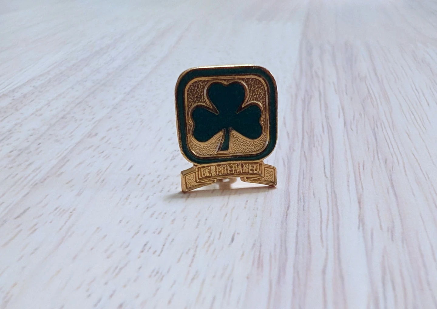 Brand New Gold Pathfinder (Girl Guide) "Be Prepared" Pin