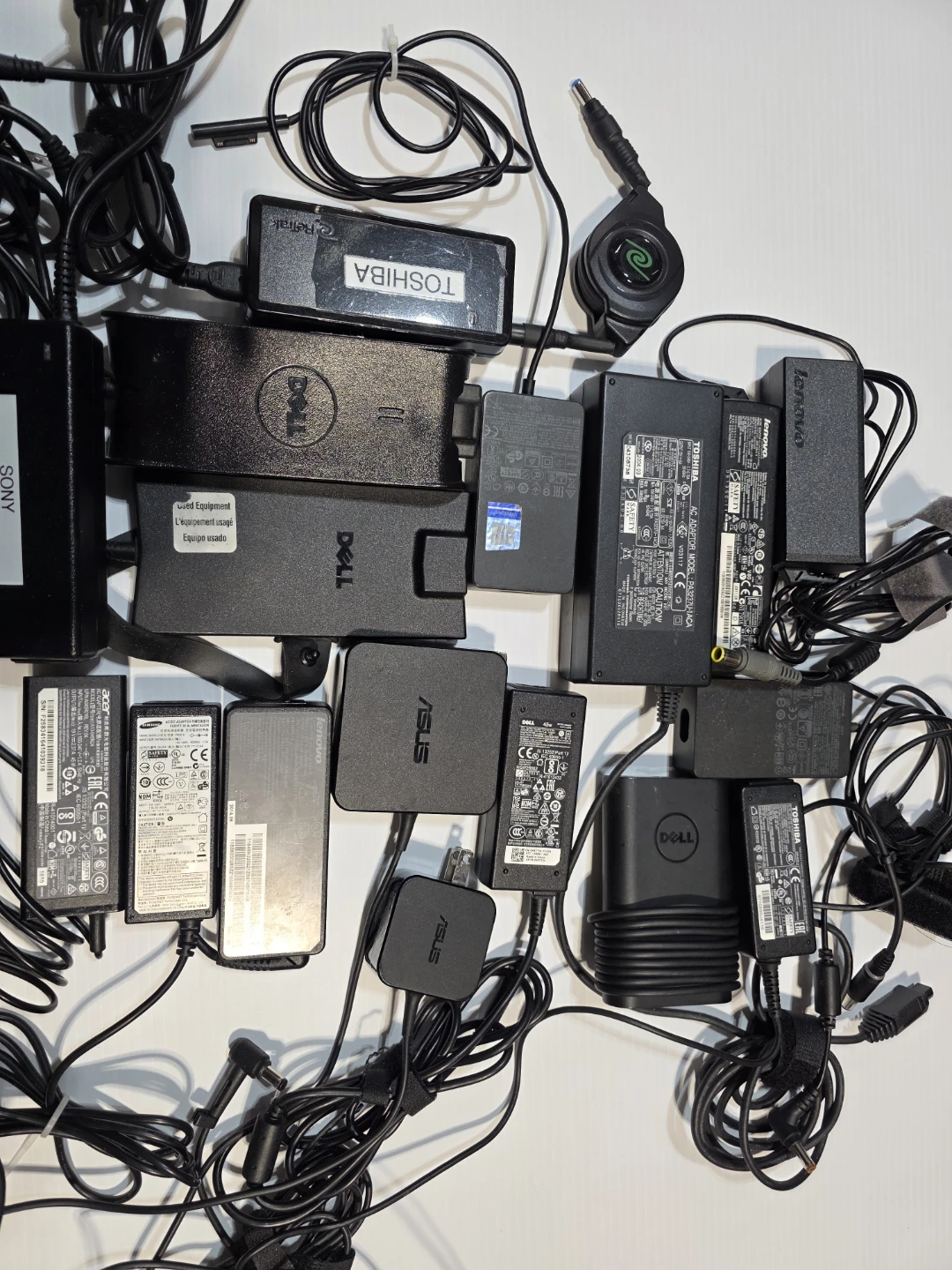 Laptop  charger - photo 2
