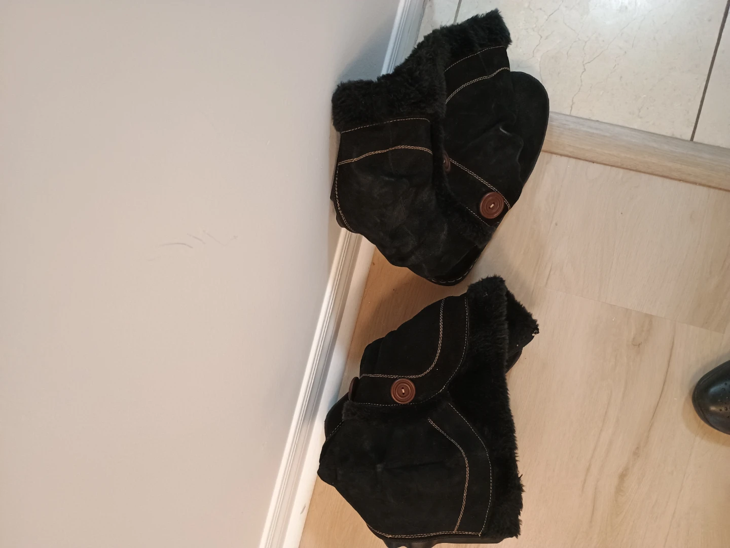 Black Suede Boots with Fur Lining - photo 3