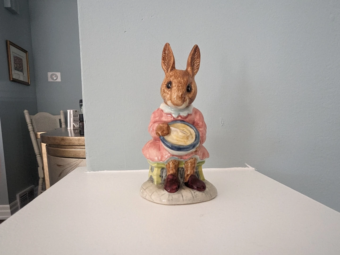 Royal Doulton Bunnie Bunnkins "Helping Mother" 1982 Figurine