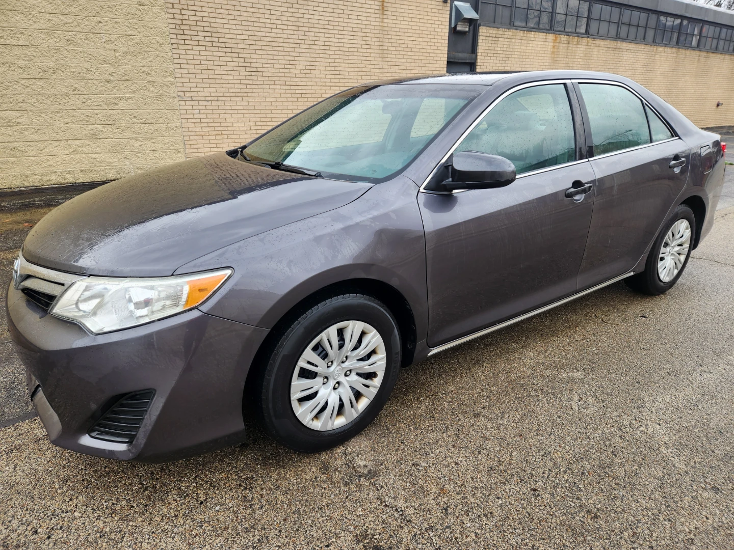 2013 Toyota Camry LE - photo 2