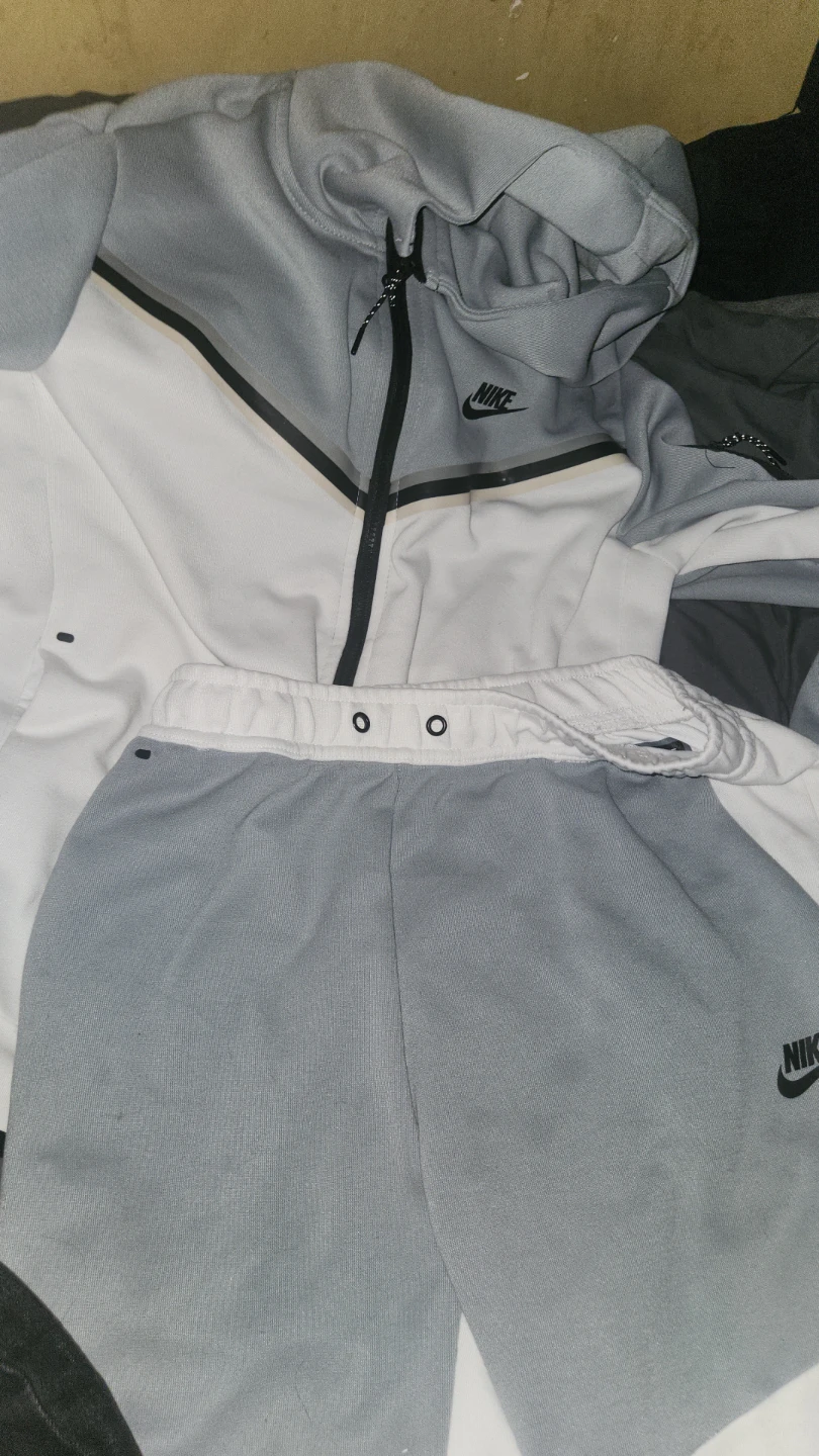Nike tech set medium