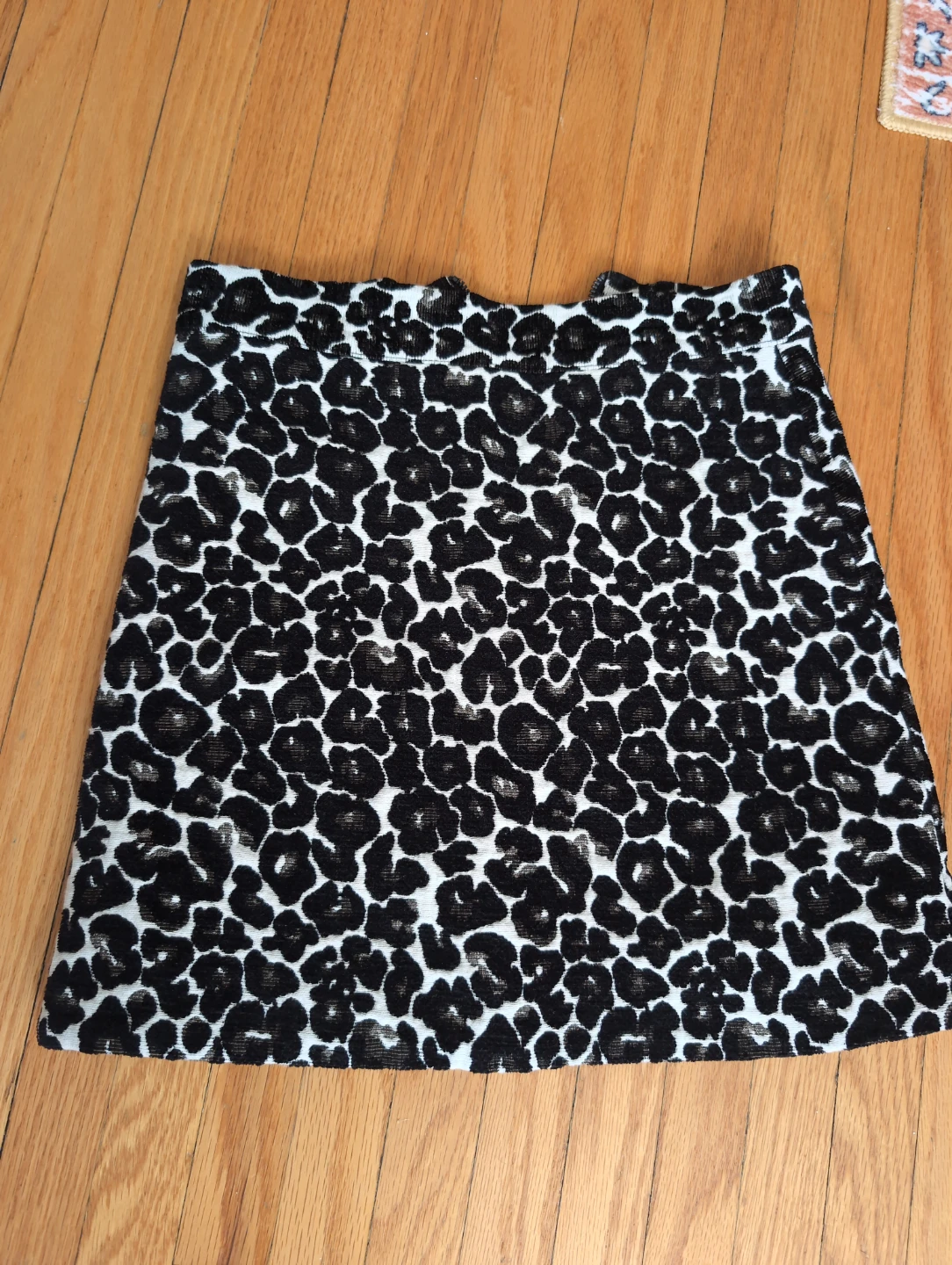 TOPSHOP Leopard Print Mini Skirt Size US 2