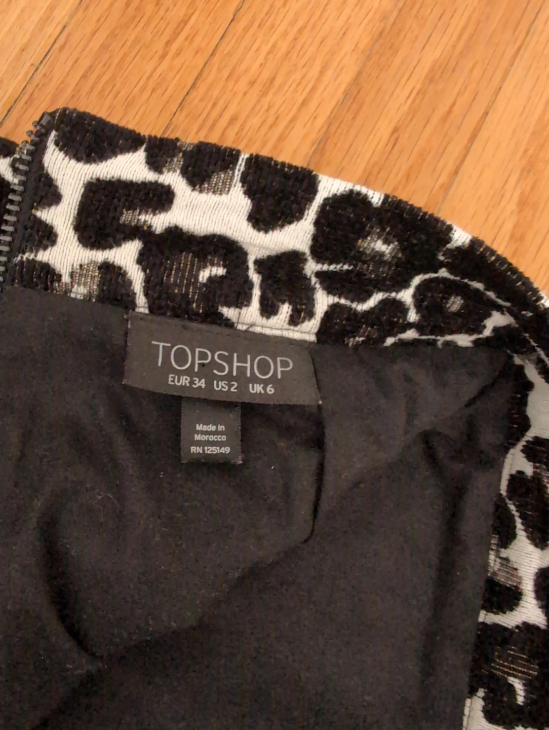 TOPSHOP Leopard Print Mini Skirt Size US 2 - photo 2
