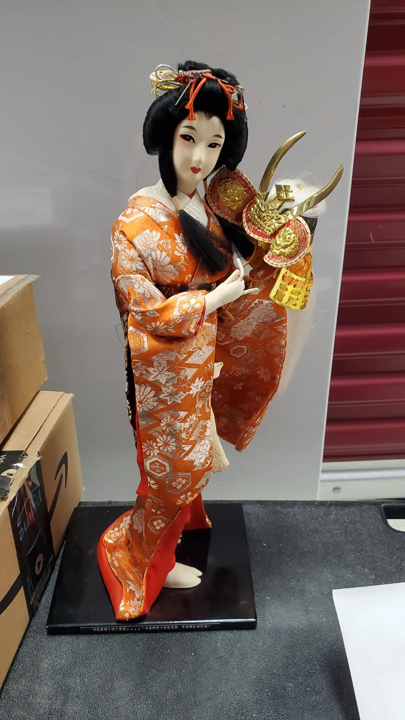 Japanese Geisha Doll with Helmet - photo 2