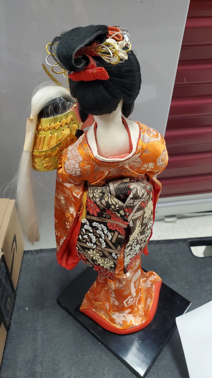 Japanese Geisha Doll with Helmet - photo 3