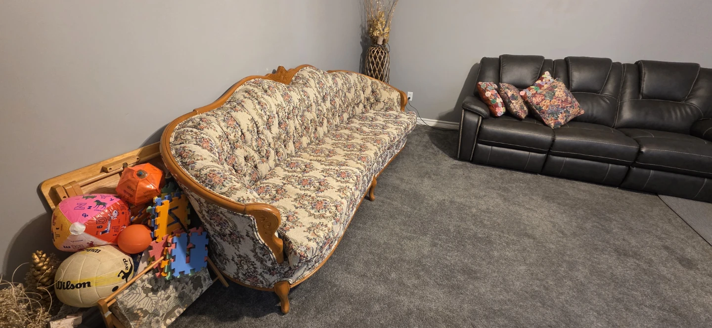 Vintage Floral Sofa - photo 4