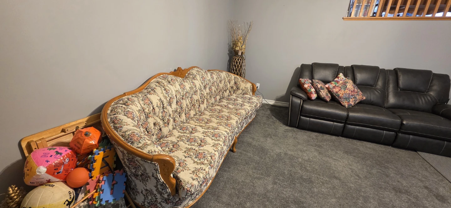 Vintage Floral Sofa - photo 5
