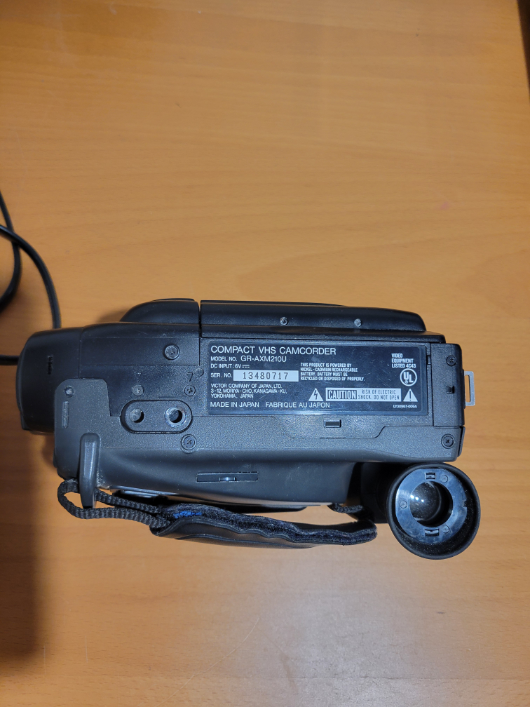 JVC GR-AXM210 Compact VHS Camcorder with Bag - photo 5