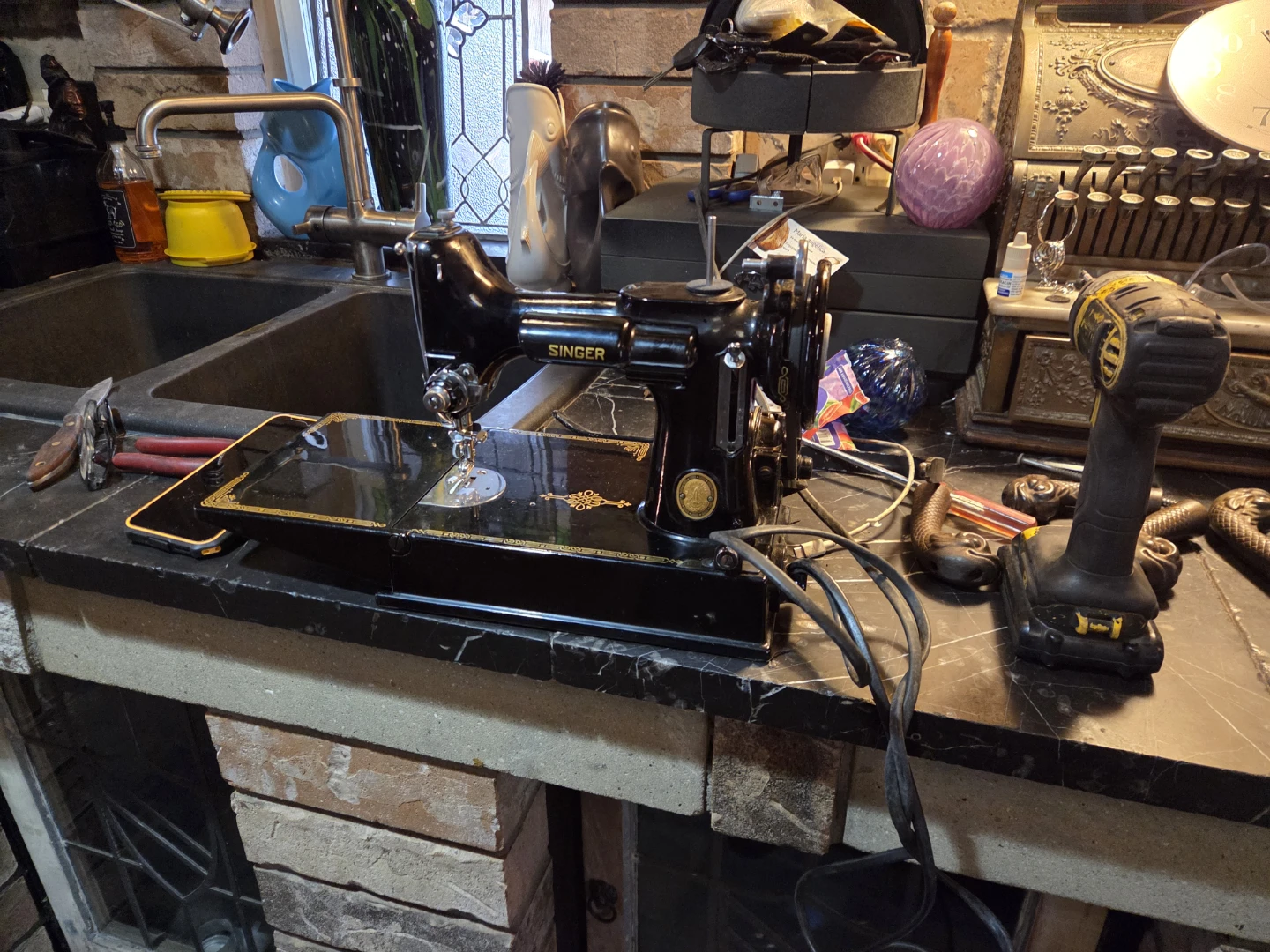 Singer Sewing Machine 221