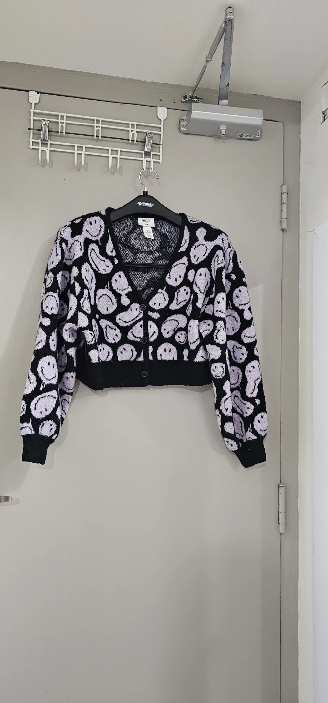 H&M Smiley Cardigan knit
