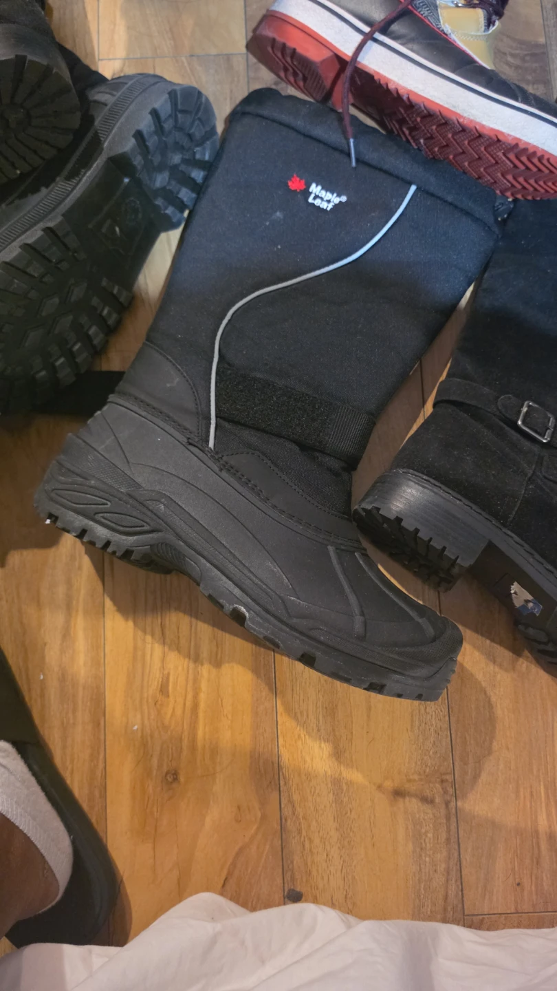 Maple Leaf Black Winter Boots